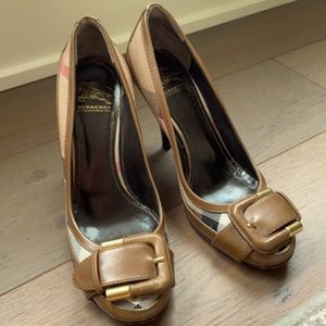 Burberry heels size 36.